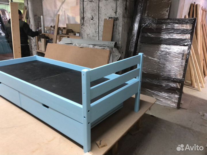 Кровать односпальная с ящиками
