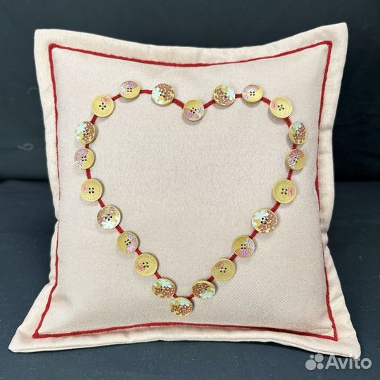 Декоративная подушка «Сердце с пуговицами»
