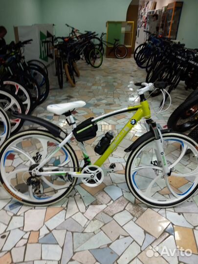 Велосипед зелено - белый скоростной
