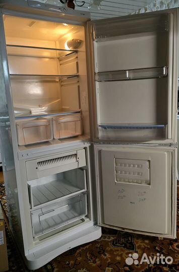 Продам холодильник indesit