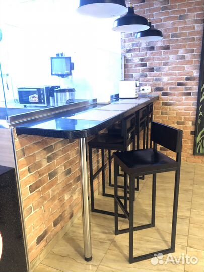 Барный стол и стулья