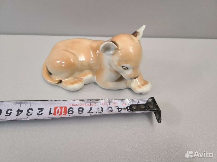 Фарфоровыя статуэтка