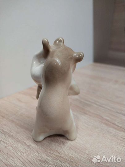 Фарфоровая статуэтка Медведь с контрабасом