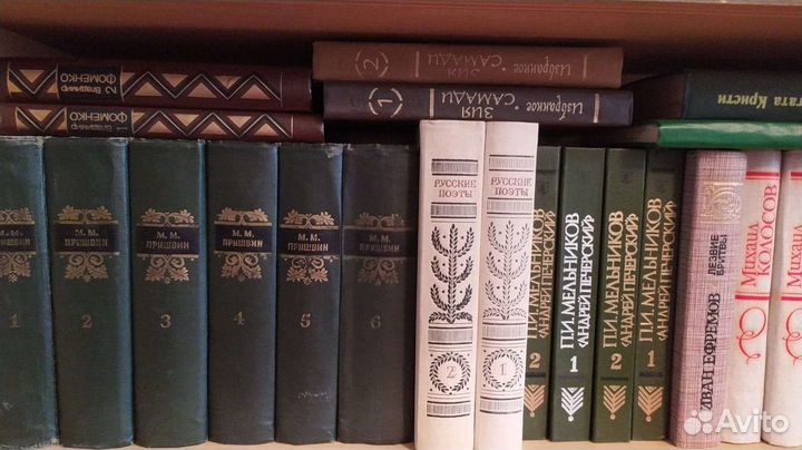 Книги разные много