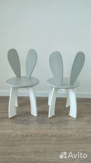 Детский стол и два стульчика