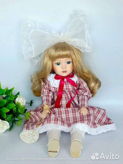 Кукла фарфоровая коллекционная