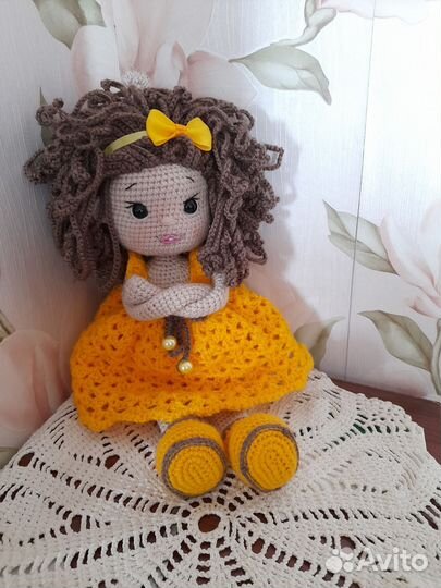 Кукла связана крючком