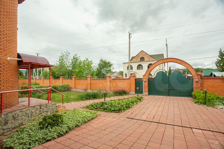 Коттедж 371,8 м² на участке 15 сот.