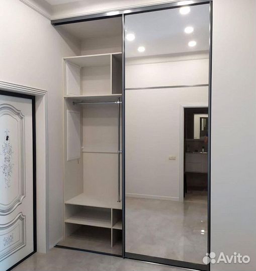 Шкаф-купе с зеркалом
