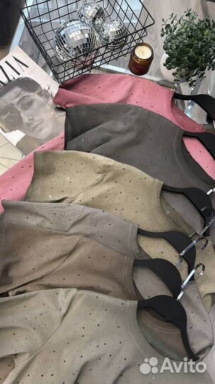 Стильные футболки со стразинками