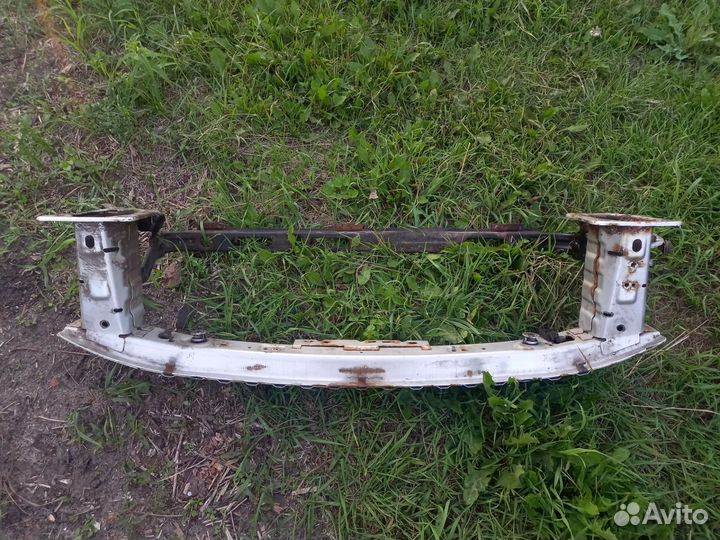 Усилитель переднего бампера Форд Фокус 2