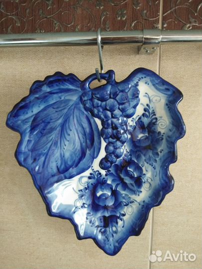 Виноградный лист-фруктовница.Гжель,фарфор