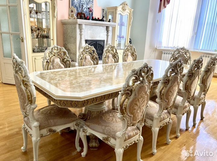 Стол гостинный