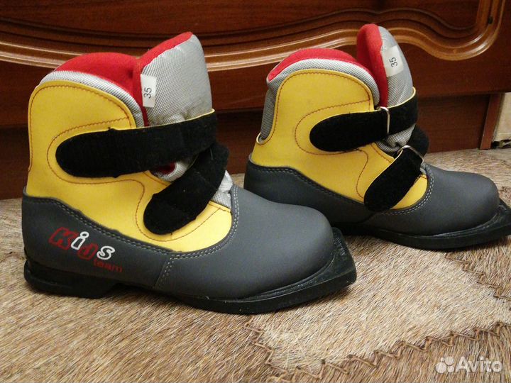 Лыжные ботинки