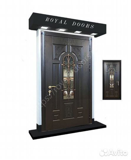 Парадная входная дверь с окном и ковкой