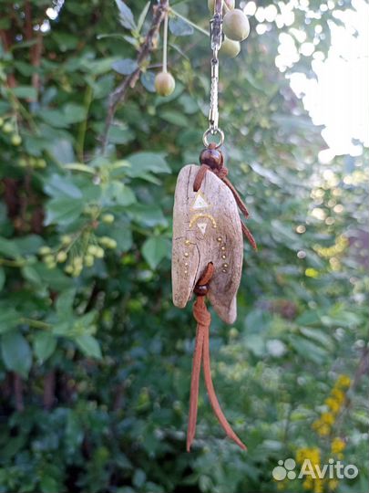 Брелок на ключи из дерева