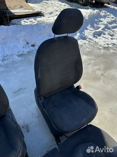 Kia rio передние сиденья