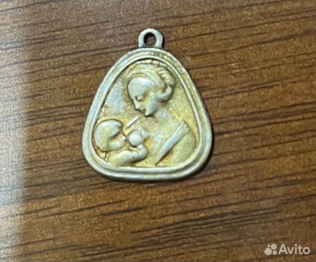 Винтажный кулончик - чеканка