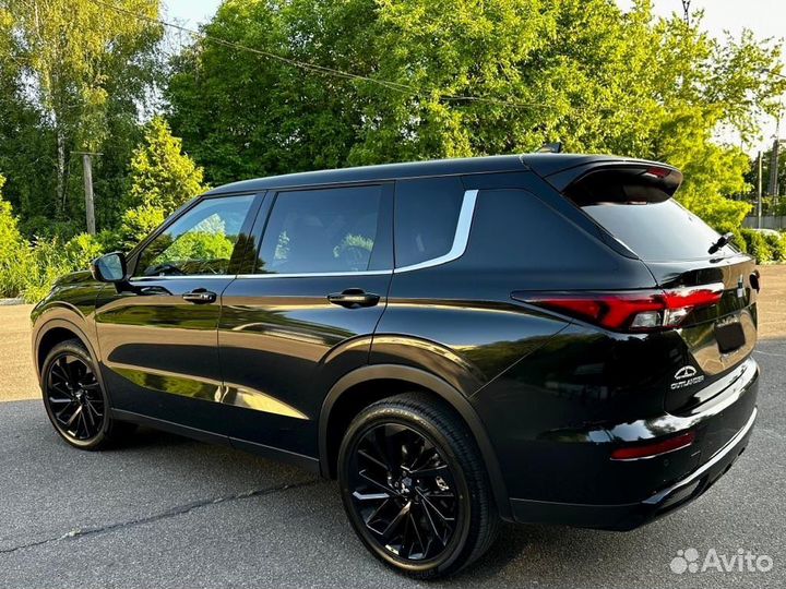 Mitsubishi Outlander 2.5 CVT, 2022, 11 000 км