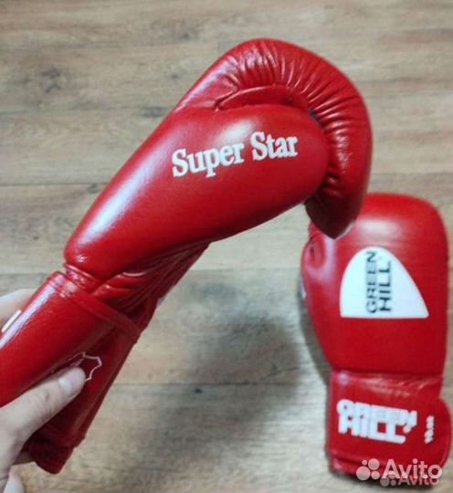 Боксерские перчатки