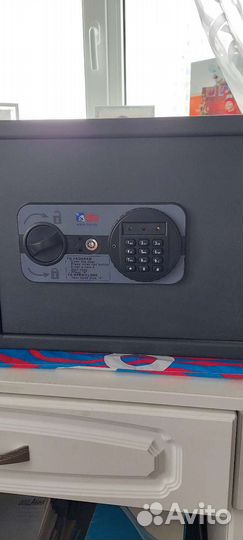 Сейф металлический