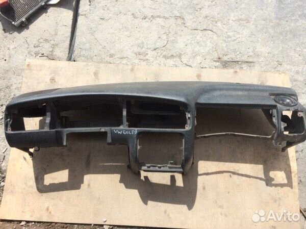 Торпедо переднее Volkswagen Golf 3