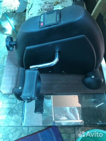 Мини-велотренажер с дисплеем