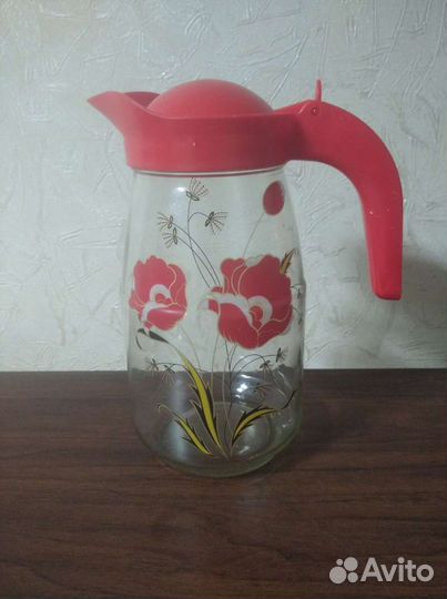 Конфетница,графин салатники, кофейники