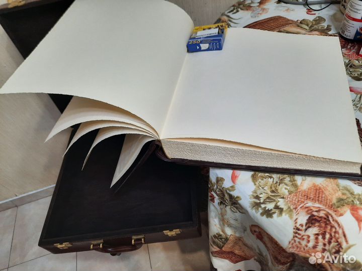 Фотоальбом ручной работы, кожа в кейсе