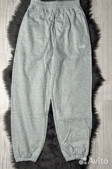 Штаны Corteiz на руках