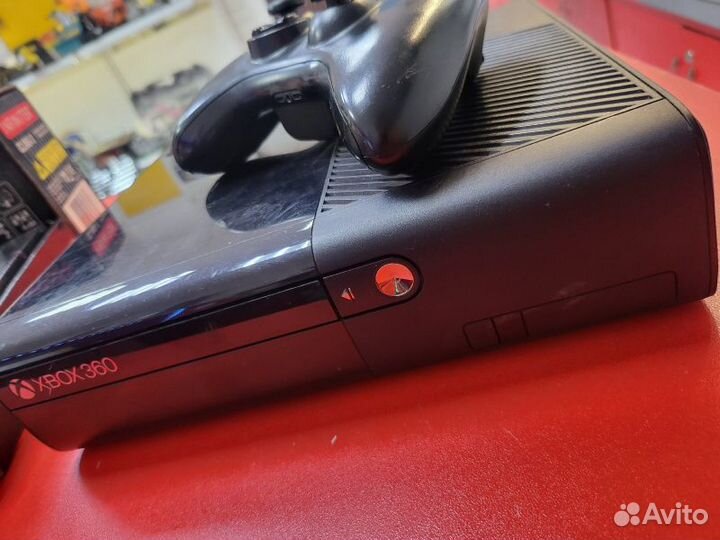 Игровая приставка - Xbox 360e