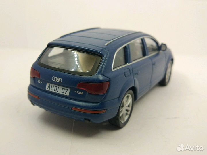 Модель автомобиля audi Q7