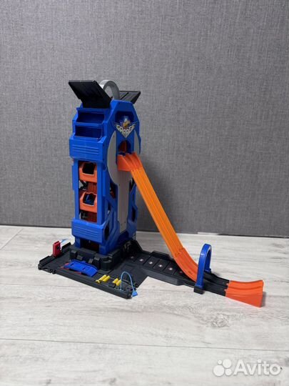Hot wheels мега гараж