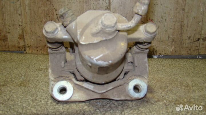 Суппорт З/П Toyota RAV4 (XA40)