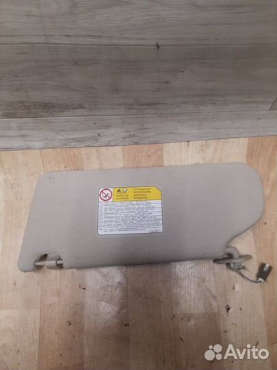 Козырек солнцезащитный правый Mitsubishi Outlander