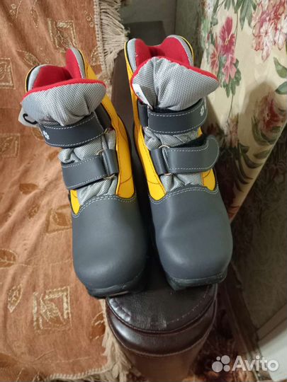 Лыжные ботинки