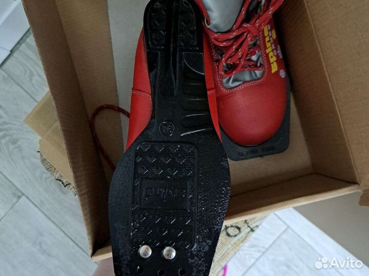 Лыжные ботинки