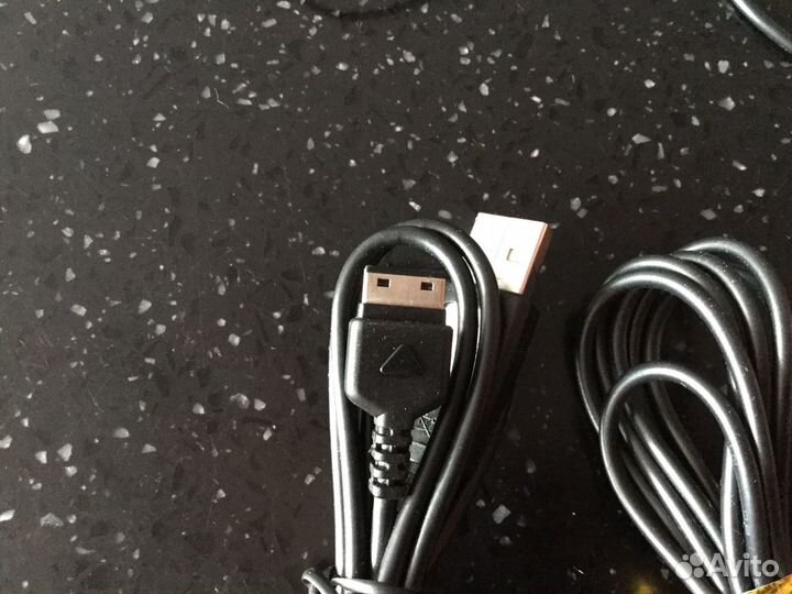 Зарядное устройство и наушники Samsung