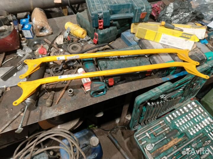 Растяжка передних стоек 2110