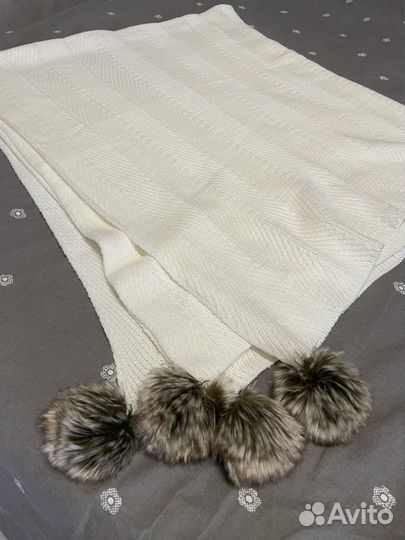 Плед с помпонами (кисточками) новый