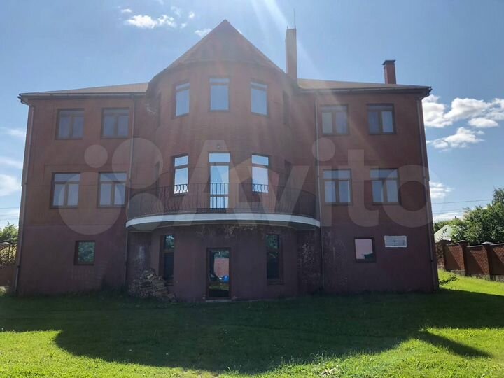 Дом 776,5 м² на участке 9 сот.