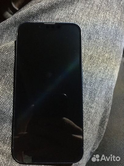 Телефон iPhone 13