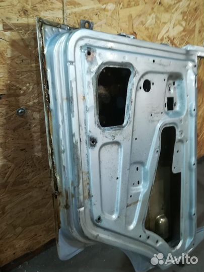 Дверь задняя правая
