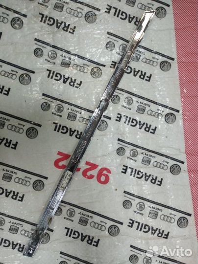 Молдинг решетки радиатора Mercedes-Benz M-Class