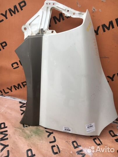 Крыло переднее левое Toyota Grand Hiace VCH10