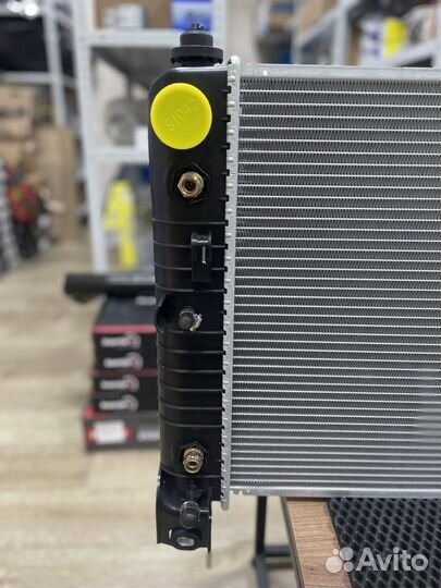 Радиатор охлаждения Chevrolet Tahoe 2007-2014