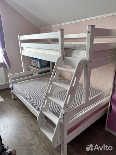 Двухъярусная кровать