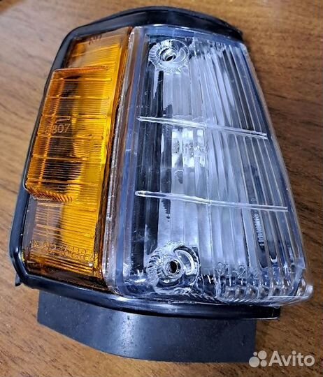 Габарит правый toyota corolla E80 83-87