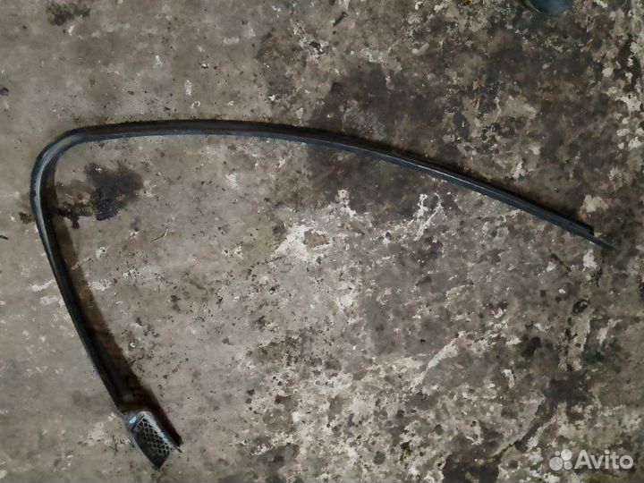 Уплотнитель двери передний правый Ford Focus 2 2