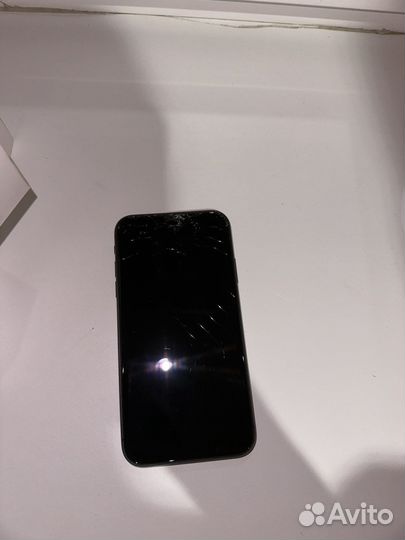 Телефон iPhone 11